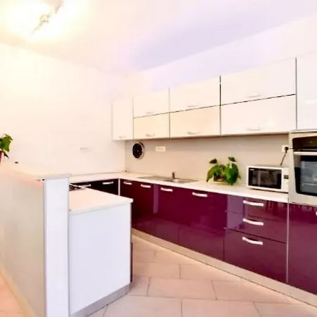 House With A Swimming Pool - 22234 Дом отдыха *